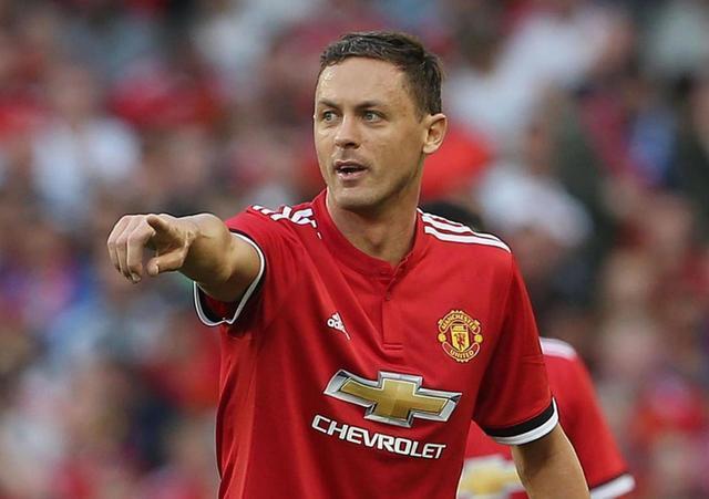 背后也许掩 背后也许掩