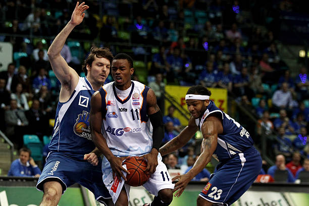 由球员投票 由球员投票